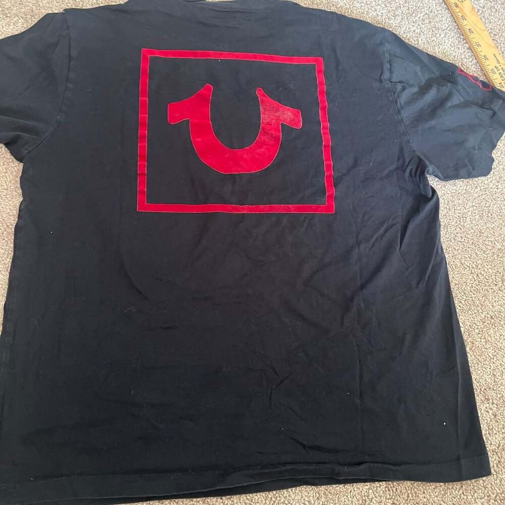 True Religion T-Shirt Size XL Black Red Logo Spell Out